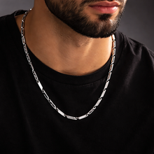 Colar Prateado com Elos Geométricos em Aço Inoxidável Romanely