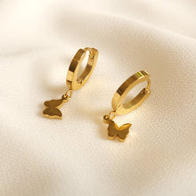 Brincos Dourados Huggie Borboleta em Aço Inoxidável Romanely