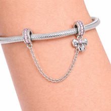 Pingente Encanto Corrente de Segurança Lacinho com Zircónias Rosas S925 Charm Romanely