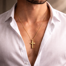 Colar Dourado com Pingente Cruz em Aço Inoxidável Romanely