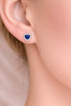 Brincos de Prata S925 Coração com Zircônias Azuis e Brancas Cravejadas Romanely