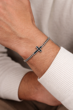 Pulseira Prateada Masculina Cruz Preta em Aço Inoxidável Romanely