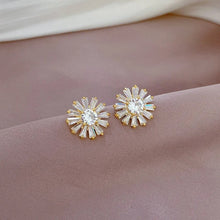 Conjunto Flor Colar e Brinco Dourado em Aço Inoxidável com Zircónias