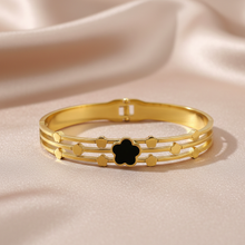 Bracelet Dourada com Flor Preta em Aço Inoxidável Romanely