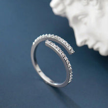 Anel Minimalista em Prata 925 com Zircónias