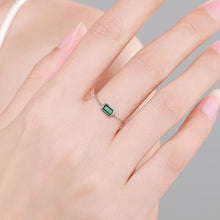 Anel Corrente Pratedo em Prata 925 com Zircónia Verde