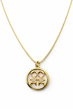 Colar Dourado com Pingente Redondo Menino Madre Pérola Romanely