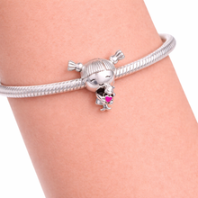 Pingente Encanto Menina com Urso S925 Charm Romanely
