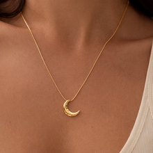 Colar Dourado Lua em Aço Inoxidável Romanely