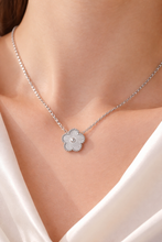 Colar Flor da Sorte Prateado em Aço Inoxidável Romanely