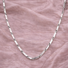 Colar Prateado com Elos Geométricos em Aço Inoxidável Romanely